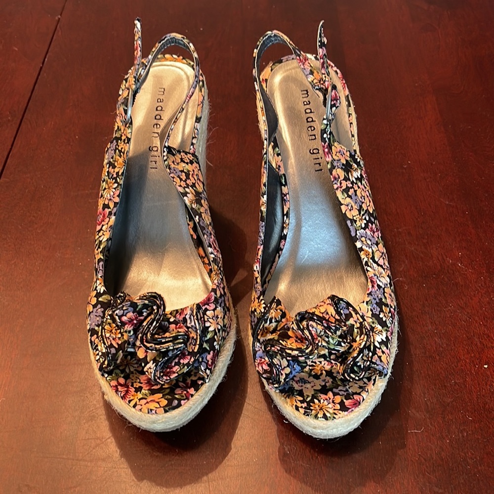 BEAUTIFUL FLORAL SHOES